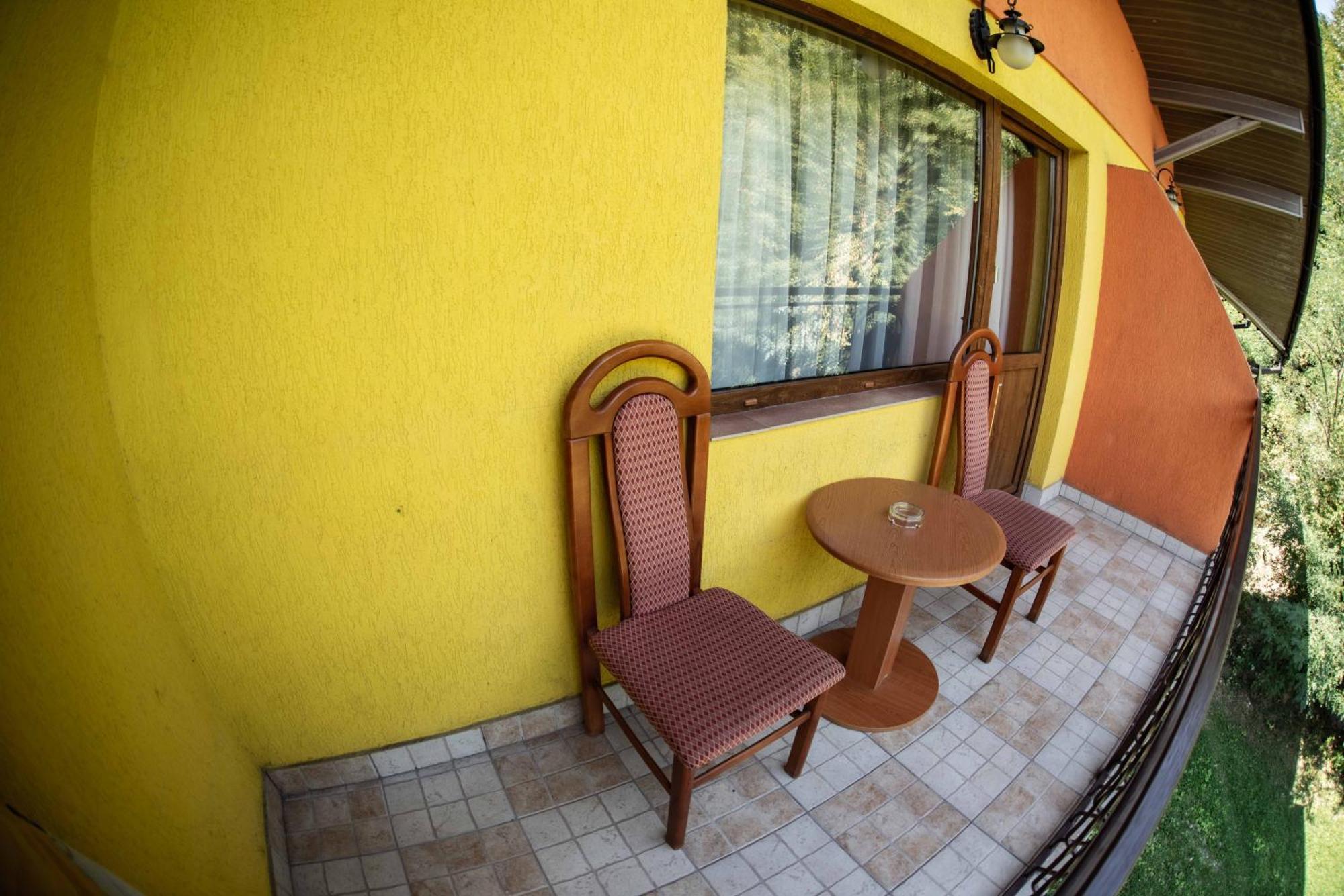 Hotel Trei Brazi Băile Olăneşti Exterior foto